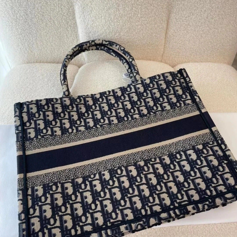 Internet Famous Large Capacity Shopping Bag 2024 New Style Old Flower Canvas Shoulder Portable Tote Bag Niche Light Luxury Women's Bag